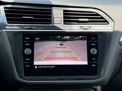 Used 2024 Volkswagen Tiguan SE R-Line FWD image 32
