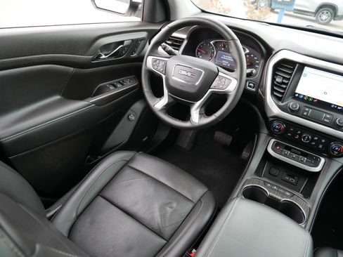 Used 2023 GMC Acadia SLT w/ Preferred Package image 9