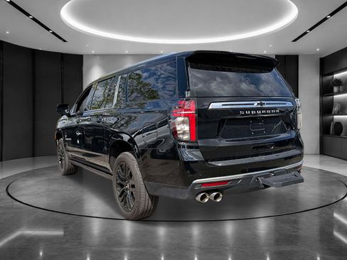 Certified 2024 Chevrolet Suburban High Country AWD/4WD image 3