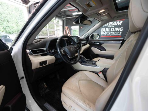 Used 2020 Toyota Highlander Limited AWD/4WD image 8