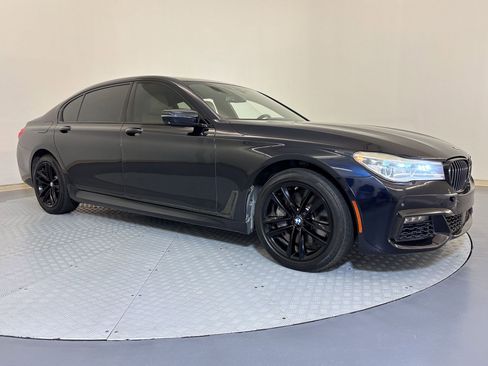 Used 2016 BMW 750i image 7