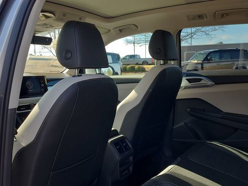 New 2026 Volkswagen Taos SE image 13