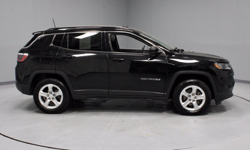 Used 2023 Jeep Compass Latitude w/ Sun and Sound Group AWD/4WD image 6