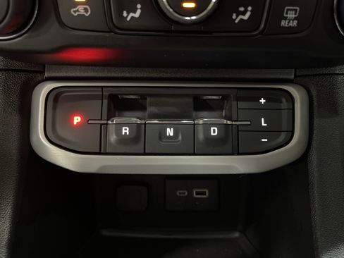 Used 2023 GMC Acadia SLE w/ Driver Convenience Package image 26