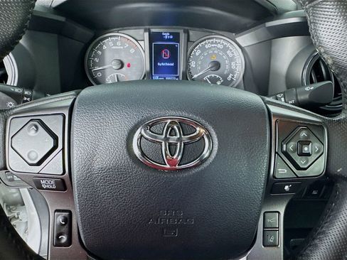 Used 2018 Toyota Tacoma TRD Off-Road image 16