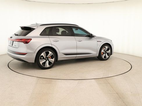 Used 2023 Audi e-tron Premium Plus w/ Premium Plus Package image 7