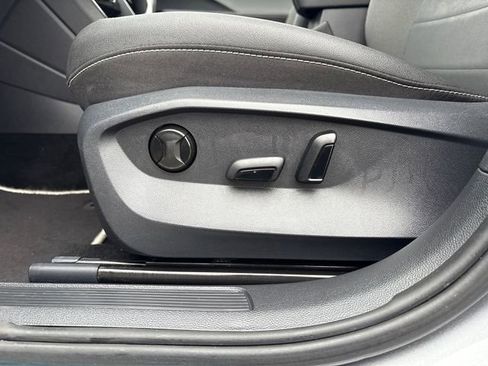 Used 2024 Volkswagen Taos SE image 39