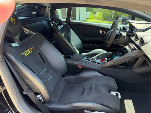 Used 2021 Lamborghini Huracan EVO RWD image 16