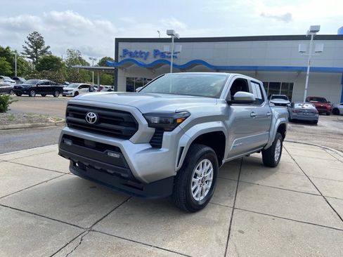 Used 2025 Toyota Tacoma SR5 AWD/4WD image 6