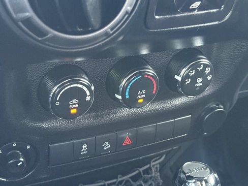 Used 2018 Jeep Wrangler Unlimited Sport S AWD/4WD image 19