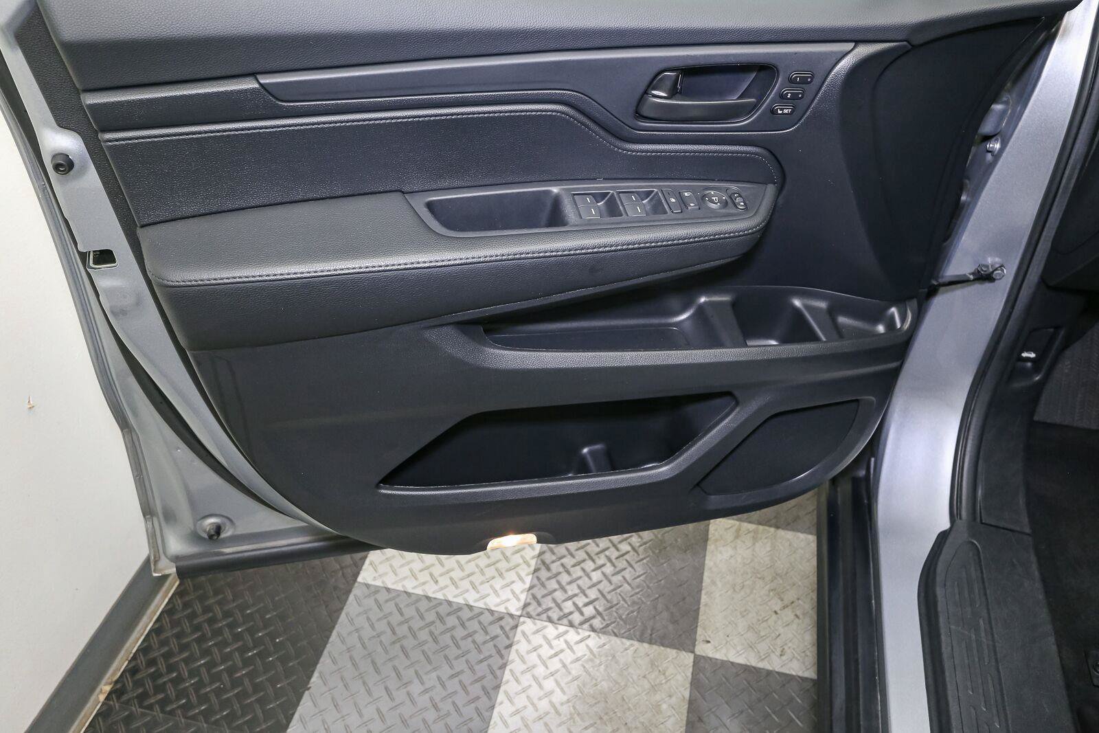 Used 2025 Honda Odyssey EX-L image 35