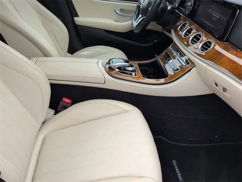 Used 2019 Mercedes-Benz E 300 image 24