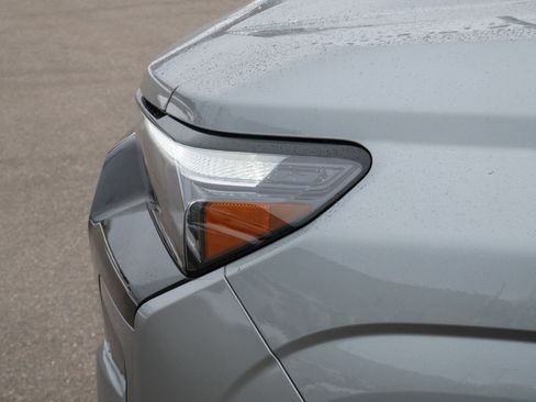 Used 2024 Chevrolet Colorado Z71 w/ Z71 Convenience Package 2 image 16