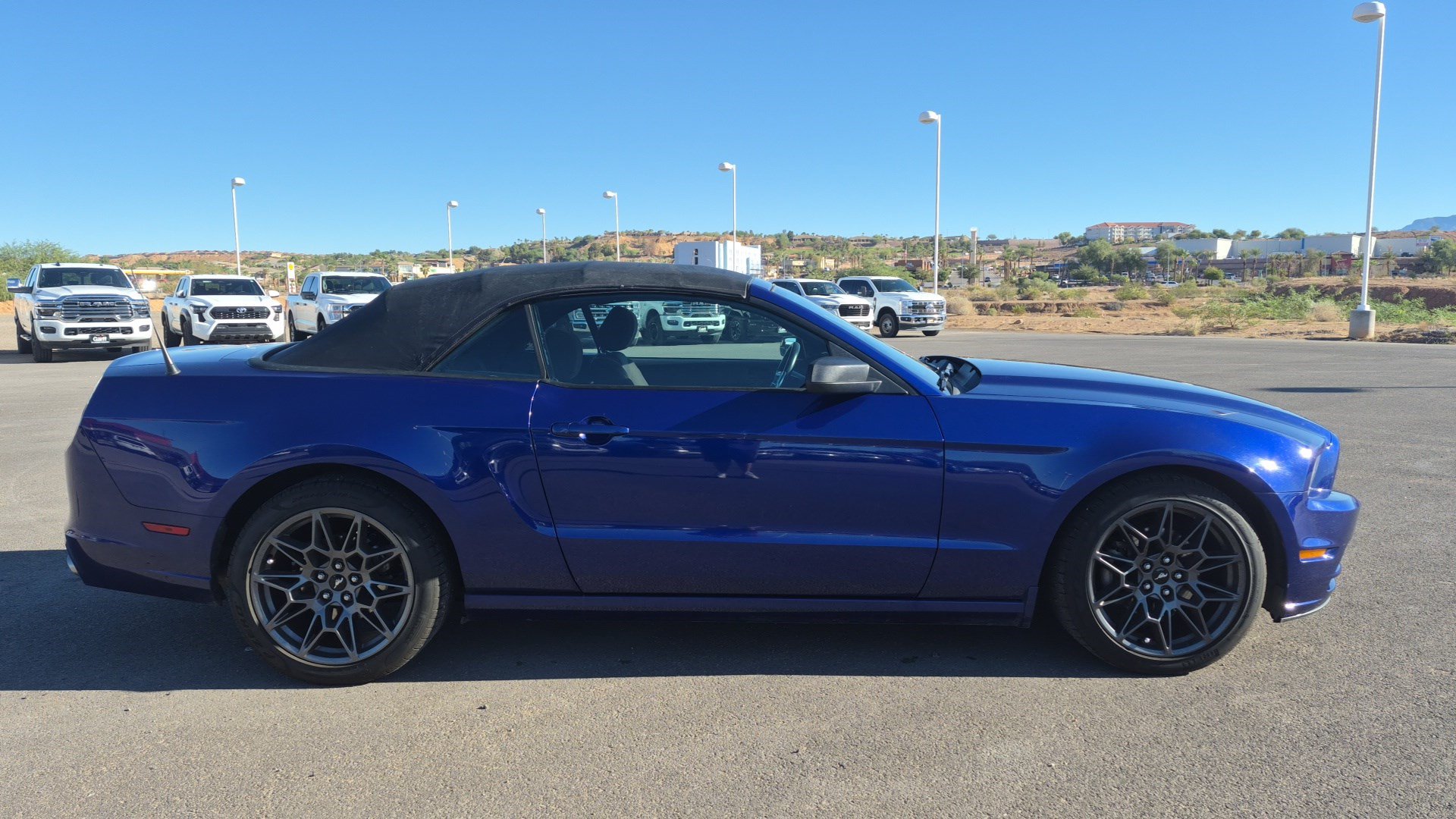 Used 2013 Ford Mustang Convertible RWD image 2