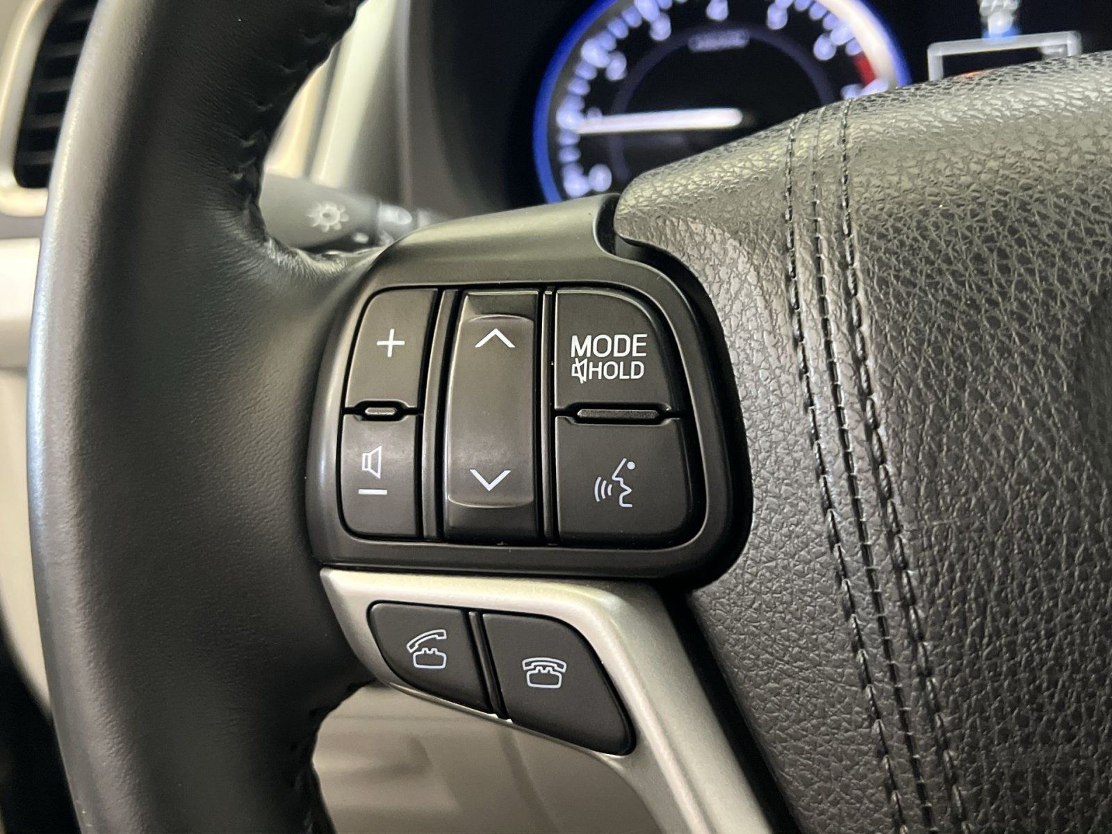 Used 2016 Toyota Highlander XLE AWD/4WD image 34