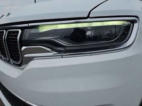 Used 2024 Jeep Wagoneer L Series II image 35