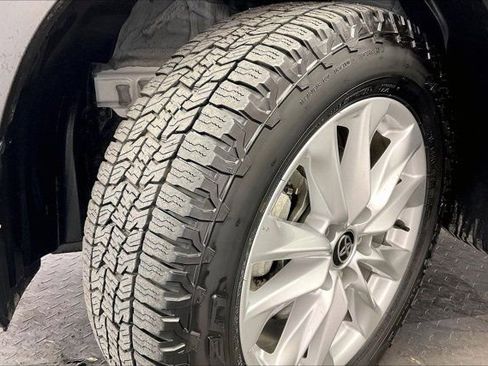 Used 2024 Toyota Corolla Cross LE w/ Moonroof Package image 33