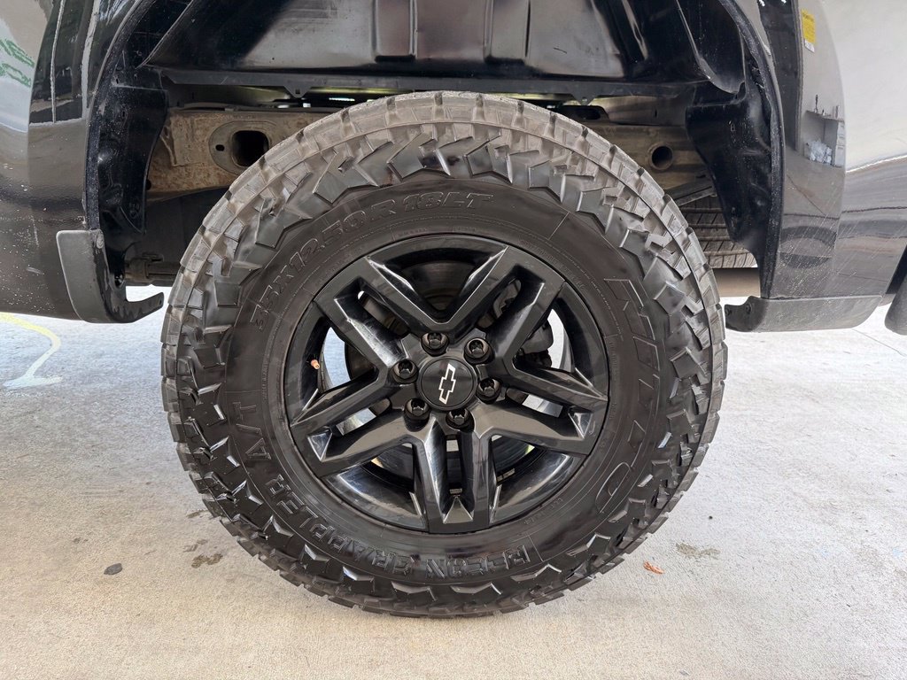 Used 2021 Chevrolet Silverado 1500 LT Trail Boss w/ Convenience Package II AWD/4WD image 16