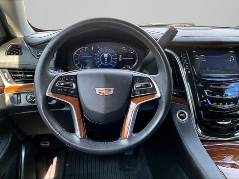 Used 2017 Cadillac Escalade ESV Luxury AWD/4WD image 8
