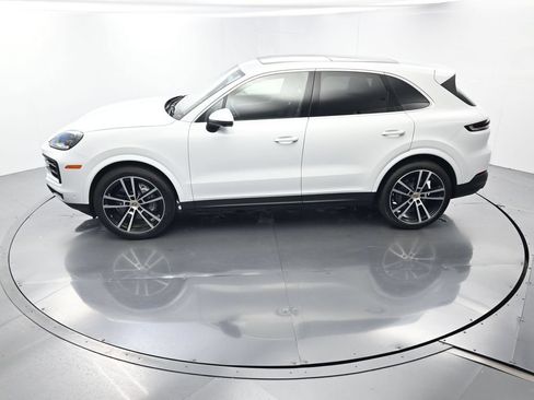 Certified 2024 Porsche Cayenne AWD/4WD image 33