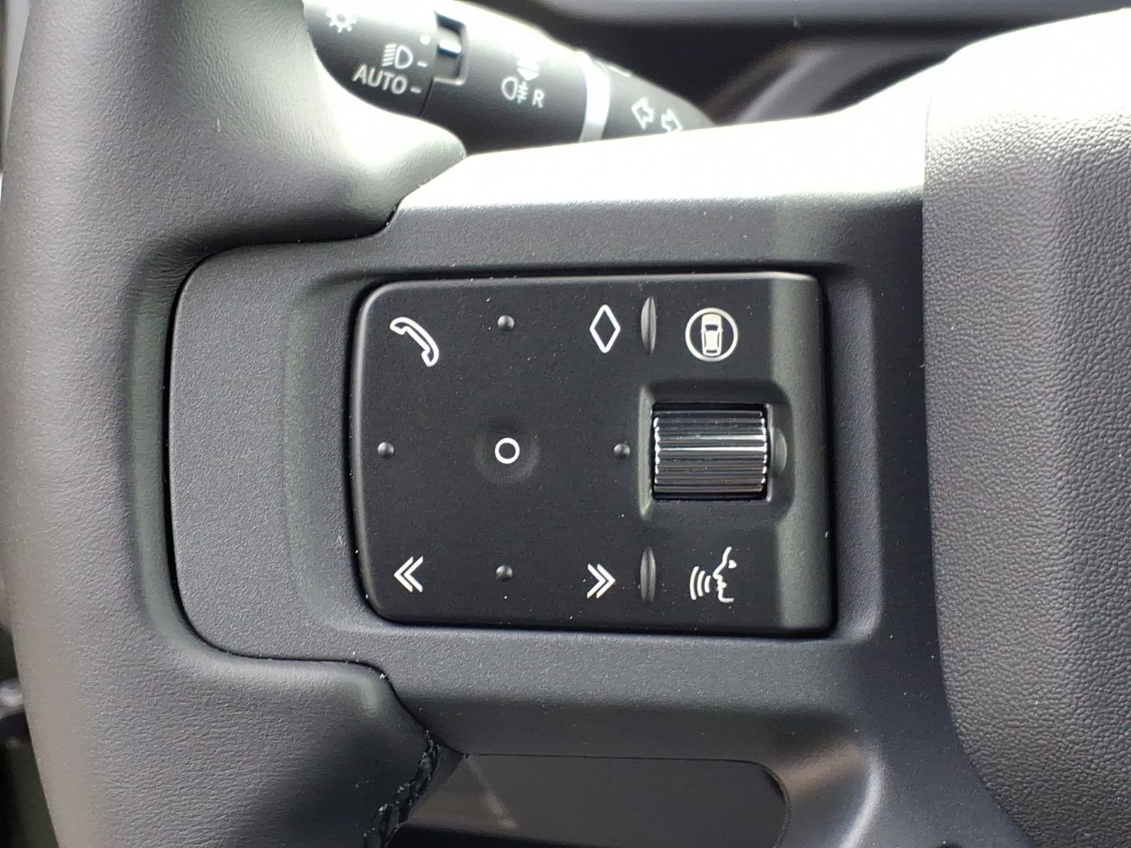 New 2026 Land Rover Defender 110 X-Dynamic SE AWD/4WD image 16
