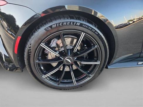 Used 2019 Aston Martin V8 Vantage Coupe RWD image 17