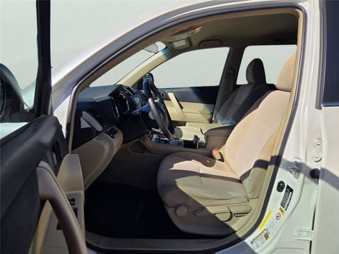 Used 2013 Toyota Highlander Base image 14