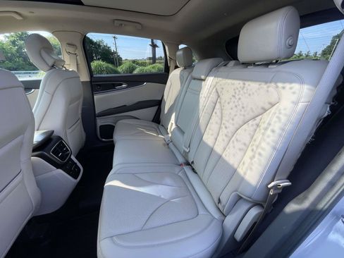 Used 2019 Lincoln Nautilus Reserve w/ Driver Assistance Package AWD/4WD image 11