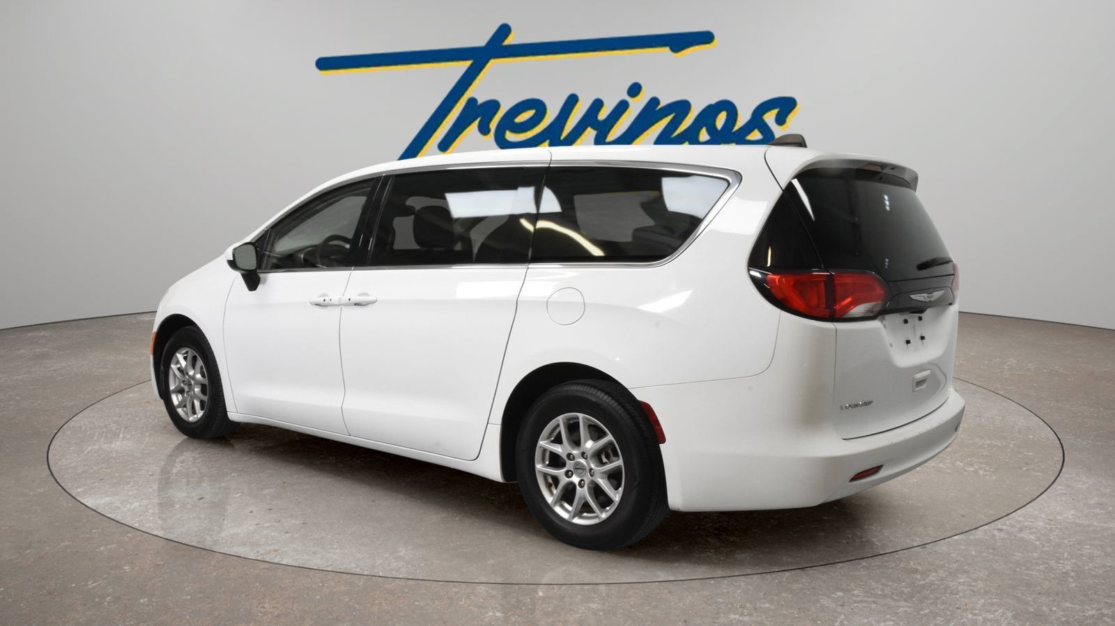 Used 2023 Chrysler Voyager LX FWD image 8