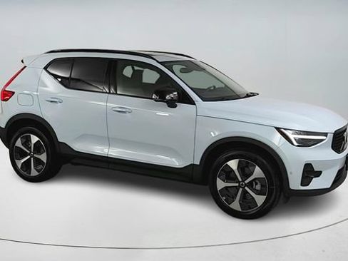 Used 2026 Volvo XC40 B5 Plus w/ Climate Package AWD/4WD image 2