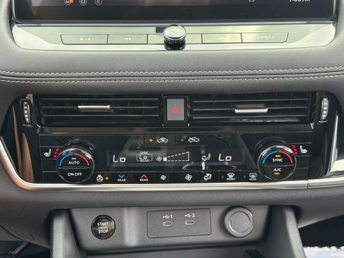 Used 2024 Nissan Rogue SL w/ SL Premium Package FWD image 29