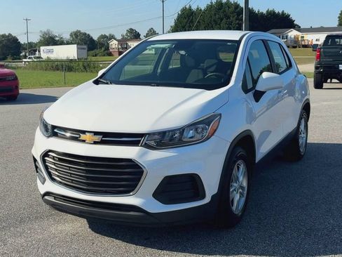 Used 2019 Chevrolet Trax LS FWD image 4
