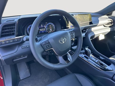 Certified 2025 Toyota Crown Signia image 11