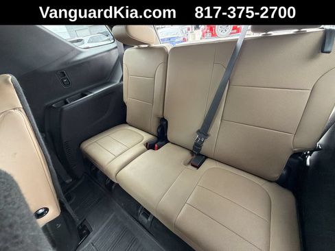 Used 2023 Chevrolet Traverse Premier FWD image 29