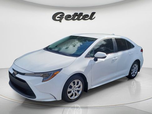 Used 2025 Toyota Corolla LE FWD image 1