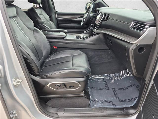 Used 2024 Jeep Wagoneer L Series II w/ Flexible Seating Group AWD/4WD image 22