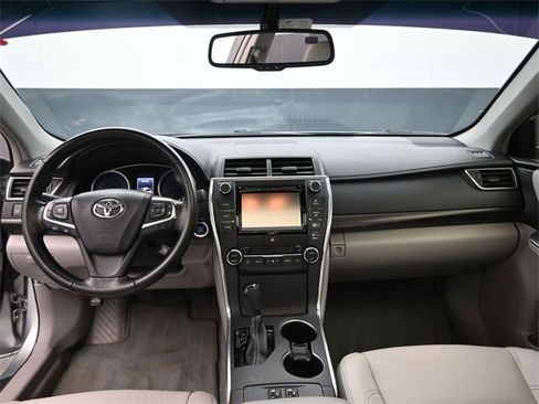 Used 2016 Toyota Camry XLE image 24