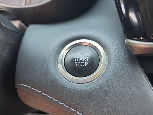 Used 2025 Toyota Highlander XLE AWD/4WD image 24