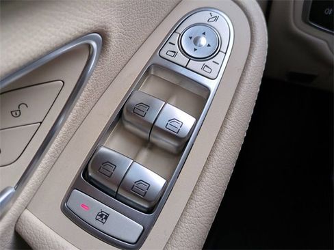 Used 2020 Mercedes-Benz C 300 Sedan image 29