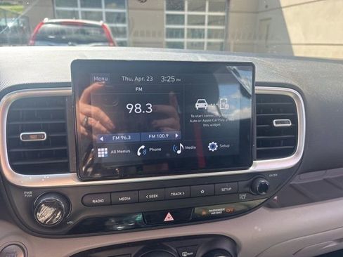 Used 2025 Hyundai Venue SEL FWD image 16