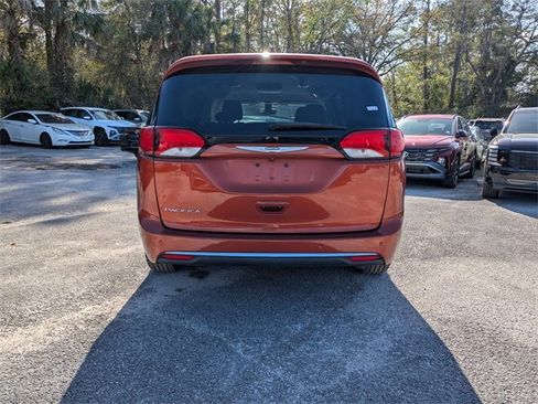 Used 2018 Chrysler Pacifica Touring Plus w/ Tire & Wheel Group image 5