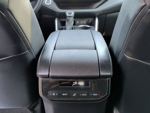 Certified 2025 Toyota Highlander XLE image 27