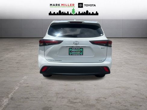 Certified 2025 Toyota Highlander XLE AWD/4WD image 4