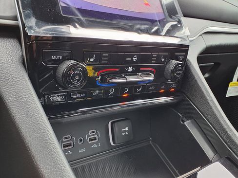 New 2025 Jeep Grand Cherokee L Altitude RWD image 13