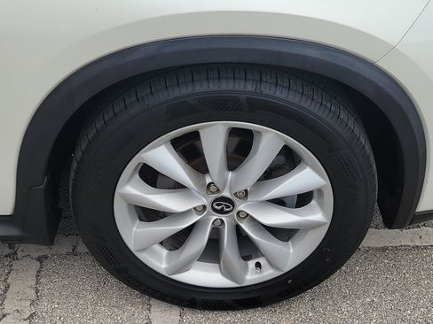 Used 2019 INFINITI QX50 Essential w/ Proactive Package FWD image 8