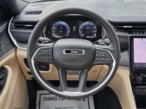 New 2025 Jeep Grand Cherokee Limited image 16
