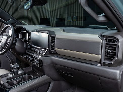 Used 2025 Chevrolet Silverado 1500 ZR2 w/ Technology Package image 16