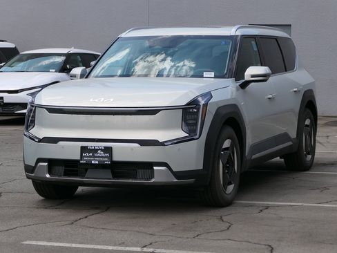 New 2026 Kia EV9 Wind image 7