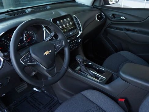 Used 2024 Chevrolet Equinox LT FWD image 2