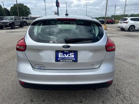 Used 2018 Ford Focus SE FWD image 4